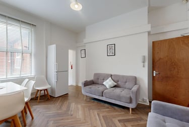 5 bed house, Regent Park Avenue, Rampart Road, Leeds, LS62AU - Image 1