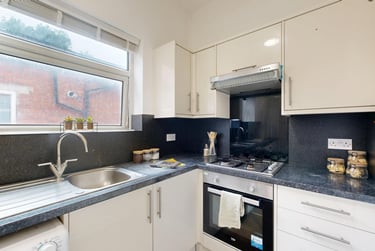 5 bed house, Regent Park Avenue, Rampart Road, Leeds, LS62AU - Image 4