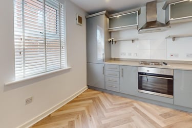 2 bed house, St Ann's Place, Kirkstall, Leeds, LS53LF - Image 2