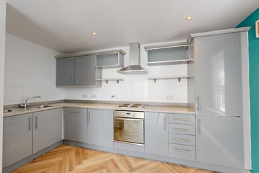 2 bed house, St Ann's Place, Kirkstall, Leeds, LS53LF - Image 1