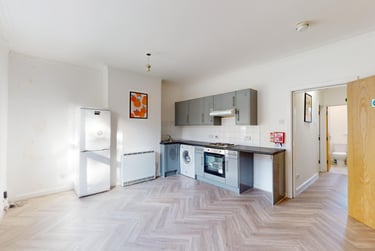 3 bed house, The Village Street, Burley, Leeds, LS42PR - Image 2