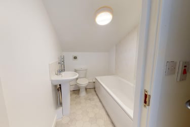 4 bed house, Yalta Court, Woodhouse, Leeds, LS29AG - Image 4