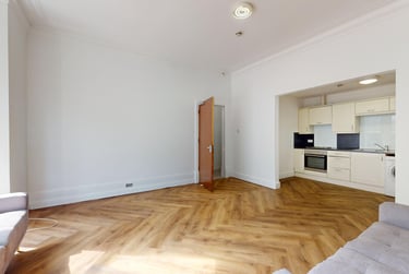 6 bed house, Hyde Park Road, Hyde Park, Leeds, LS61AH - Image 1