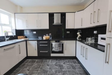 5 bed house, Gell Street, Devonshire Green, Sheffield, S37QW - Image 2