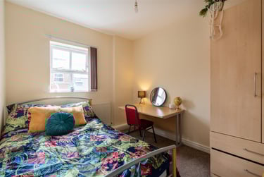 6 bed house, Gell Street, Devonshire Green, Sheffield, S37QW - Image 2