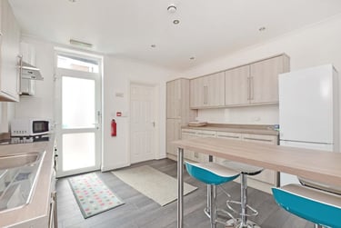 6 bed house, Cemetery Avenue, Sharrow, Sheffield, S118NT - Image 2