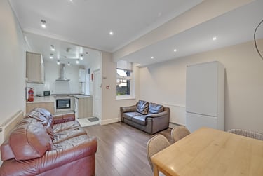 5 bed house, Queens Road, Heeley, Sheffield, S24DH - Image 1