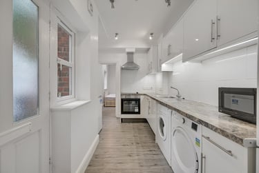 5 bed house, Stalker Lees Road, Sharrow, Sheffield, S118NR - Image 1