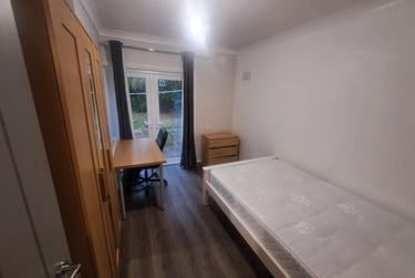 5 bed house, Oundle Drive, Lenton, Nottingham, NG81BN - Image 3