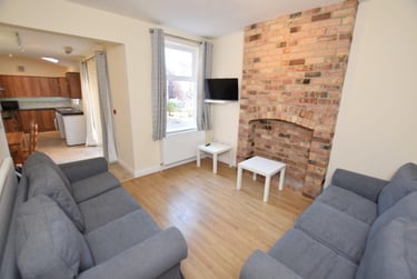 6 bed house, Johnson Road, Lenton, Nottingham, NG72BX - Image 1