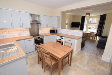 6 bed house, Rothesay Avenue, Radford, Nottingham, NG71PU - Image 1