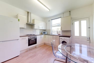 3 bed house, Shoreham Street, Heeley, Sheffield, S24FE - Image 2