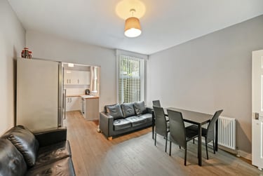 6 bed house, Westbrook Bank, Sharrowvale, Sheffield, S118YJ - Image 2