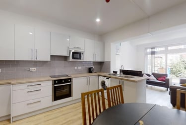 6 bed house, Stalker Lees Road, Sharrow, Sheffield, S118NJ - Image 1