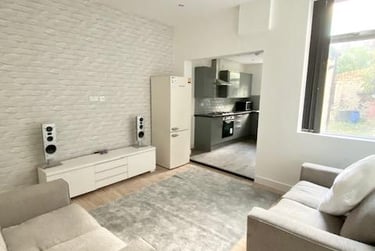 4 bed house, Duke Street, Heeley, Sheffield, S25QP - Image 1