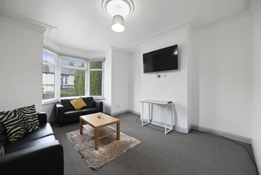 4 bed house, City Road, Heeley, Sheffield, S25HG - Image 1