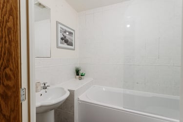 4 bed house, Kingfisher Way, City Centre, Loughborough, LE113NF - Image 13