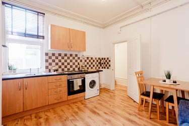 1 bed house, Ashby Road, City Centre, Loughborough, LE113AA - Image 1