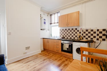1 bed house, Ashby Road, City Centre, Loughborough, LE113AA - Image 2