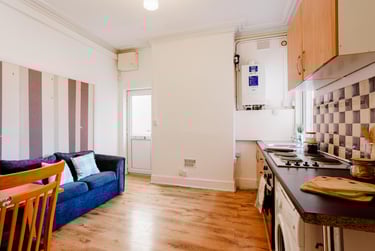 1 bed house, Ashby Road, City Centre, Loughborough, LE113AA - Image 3