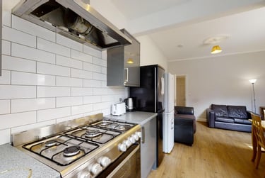 6 bed house, Westbrook Bank, Sharrowvale, Sheffield, S118YJ - Image 1