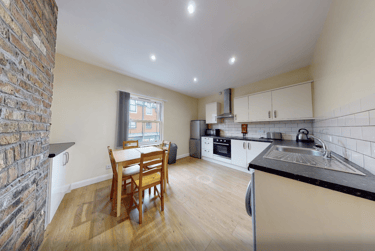 2 bed house, Ashby Square, City Centre, Loughborough, LE115AA - Image 1