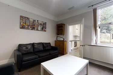 5 bed house, Thompson Road, Sharrowvale, Sheffield, S118RB - Image 1