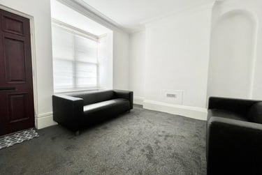 4 bed house, Club Garden Road, Highfield, Sheffield, S118BU - Image 1