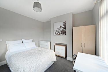 4 bed house, Lancing Road, Heeley, Sheffield, S24EW - Image 1