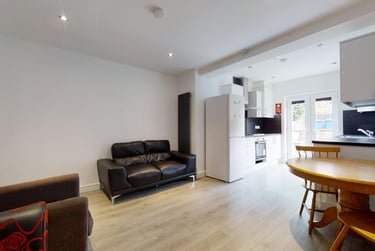 4 bed house, Shoreham Street, Heeley, Sheffield, S24FA - Image 2