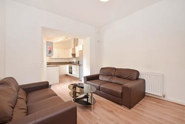 4 bed house, Barber Place, Crookesmoor, Sheffield, S101EG - Image 2