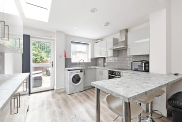 5 bed house, Stalker Lees Road, Sharrow, Sheffield, S118NR - Image 1