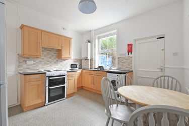 3 bed house, Holland Road, Highfield, Sheffield, S24UT - Image 2