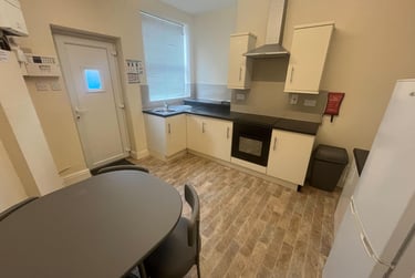 4 bed house, Shoreham Street, Heeley, Sheffield, S14ST - Image 2
