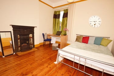 7 bed house, Collegiate Crescent, Sharrow, Sheffield, S102BR - Image 1