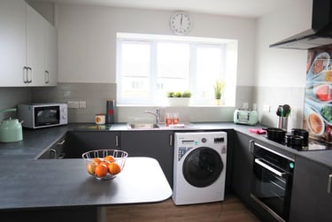 3 bed house, Barnsdale Close, City Centre, Loughborough, LE115AN - Image 2