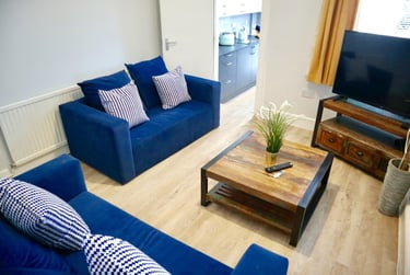 4 bed house, Broad Street, City Centre, Loughborough, LE115AB - Image 1