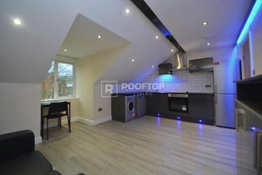 4 bed house, Victoria Road, Hyde Park, Leeds, LS61DU - Image 1