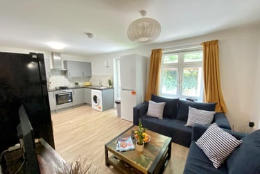 6 bed house, Radmoor Road, City Centre, Loughborough, LE113BP - Image 1