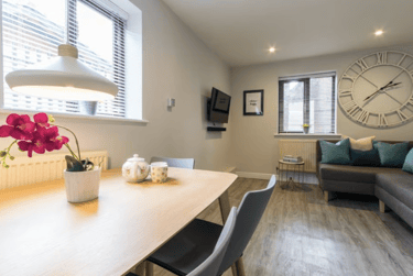 1 bed house, Victoria Road, Hyde Park, Leeds, LS61PD - Image 1