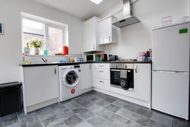 5 bed house, Renny Street, Claypath, Durham, DH11JN - Image 1