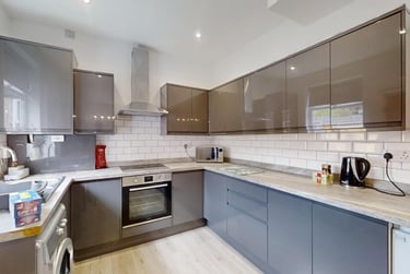 6 bed house, Shoreham Street, Heeley, Sheffield, S24FA - Image 2