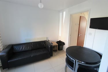 4 bed house, Powell Street, Netherthorpe, Sheffield, S37NW - Image 2
