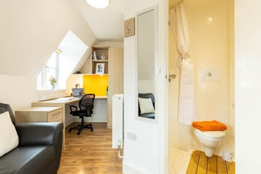 Top Floor Classic Studio at Iron Bridge Studios, Lower North Street, Pennsylvania, Exeter, EX43EU - Image 2