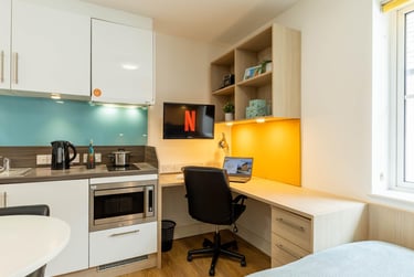 Classic Studio - Limited View at Iron Bridge Studios, Lower North Street, Pennsylvania, Exeter, EX43EU - Image 4