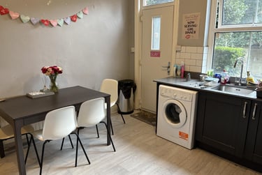 4 bed house, Walton Road, Sharrowvale, Sheffield, S118RE - Image 2