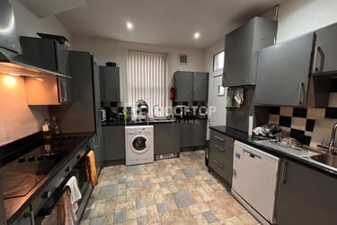 8 bed house, Brudenell Road, Hyde Park, Leeds, LS61HA - Image 2