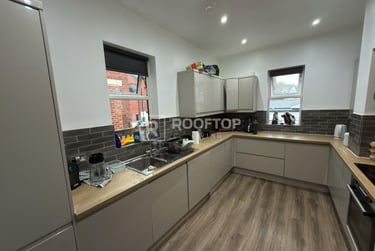 9 bed house, Regent Park Terrace, Rampart Road, Leeds, LS62AX - Image 4