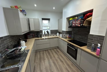 9 bed house, Regent Park Terrace, Rampart Road, Leeds, LS62AX - Image 5