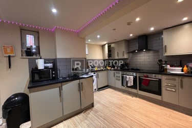 8 bed house, Brudenell Avenue, Hyde Park, Leeds, LS61HD - Image 2